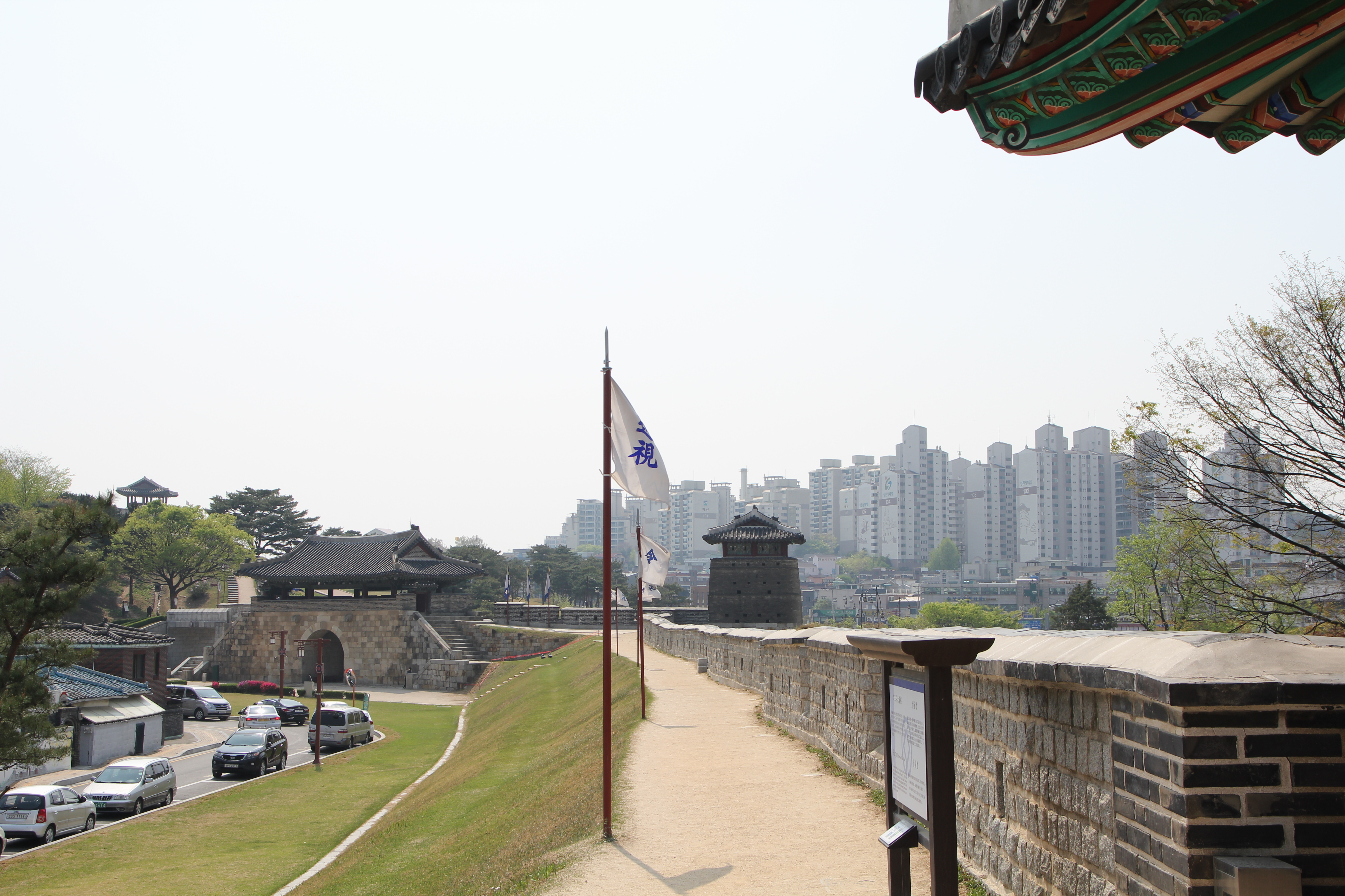 수원 화성 창룡문과 동북공심돈