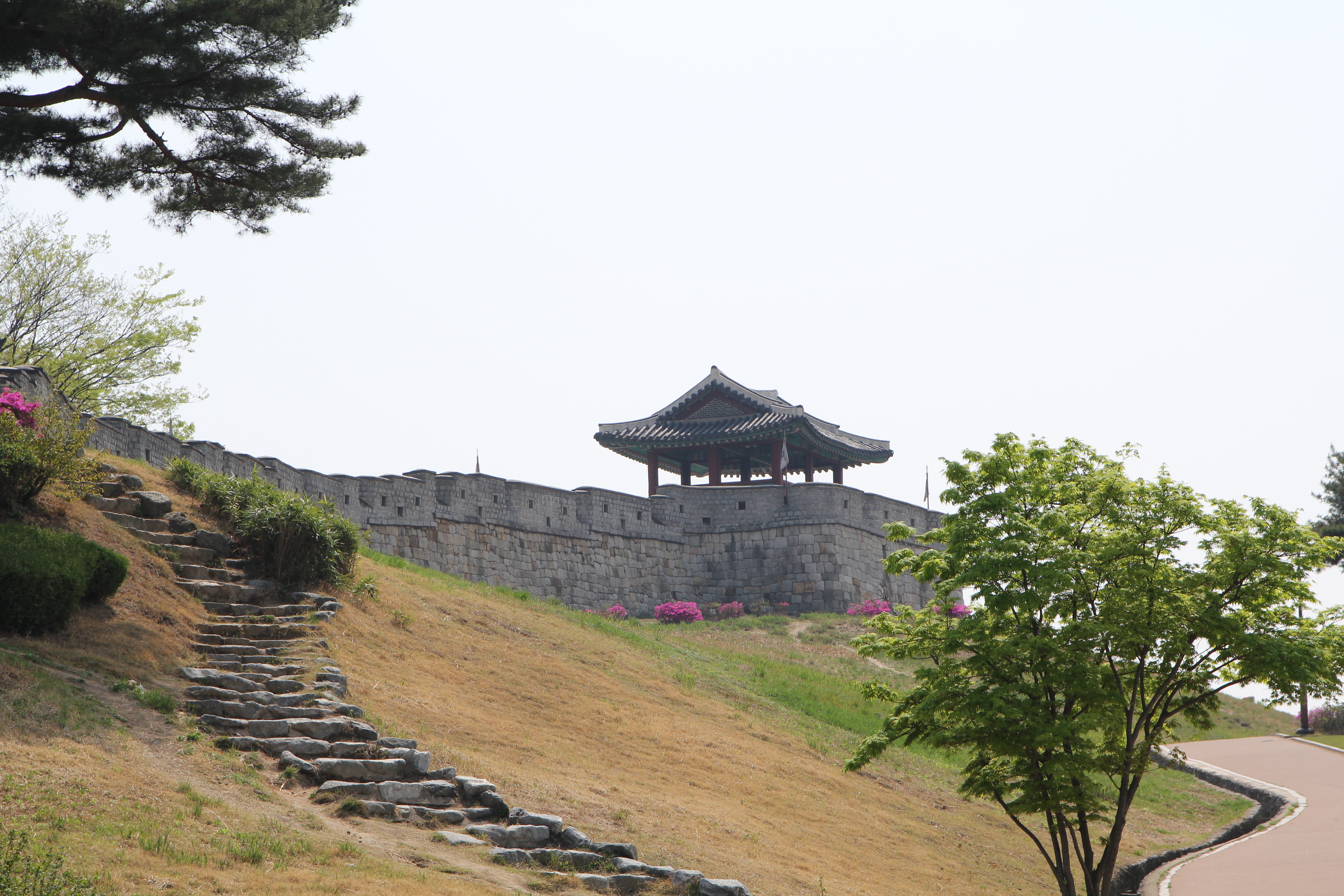 수원 화성 성벽과 누각
